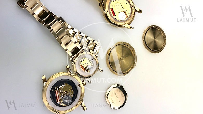 Mở tung 3 chiếc Burberry để chứng minh máy Thụy Sỹ