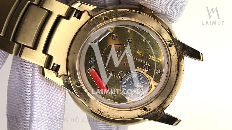 Mở tung 3 chiếc Burberry để chứng minh máy Thụy Sỹ
