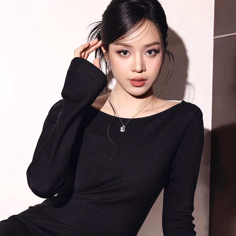 Dây chuyền Swarovski 5647872 Swan Pendant | Ảnh hoa hậu Thanh Thủy 03